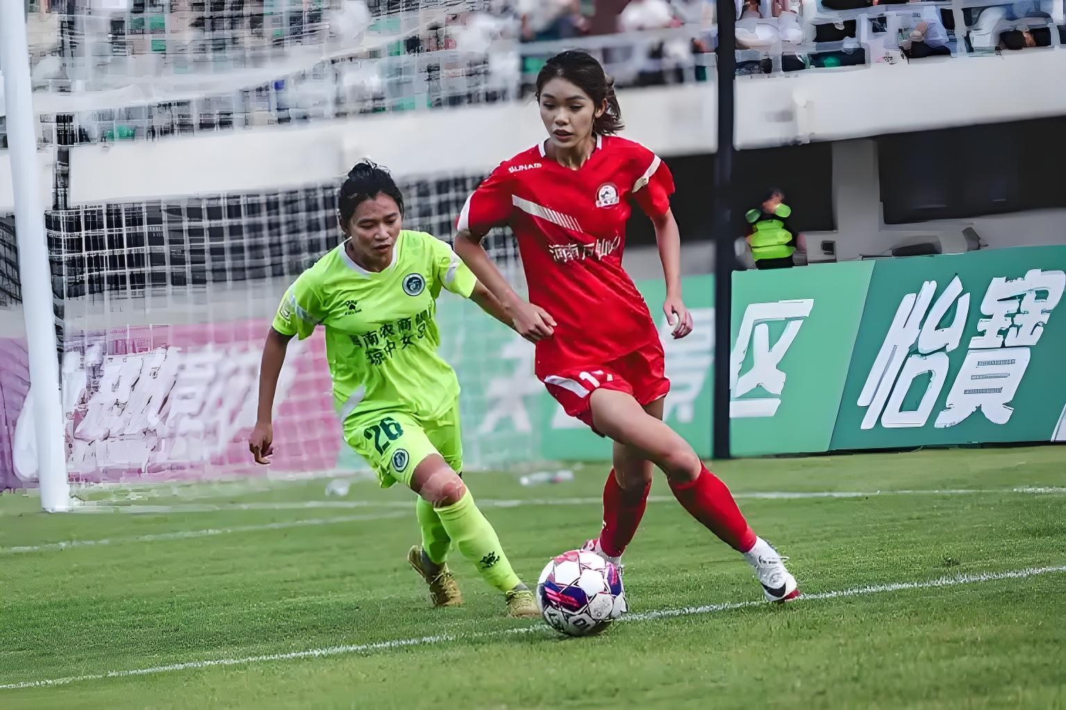 体育赛事:女足选手们达成优异表现,掌声雷动 体育赛事:女足选手们达成优异表现,掌声雷动