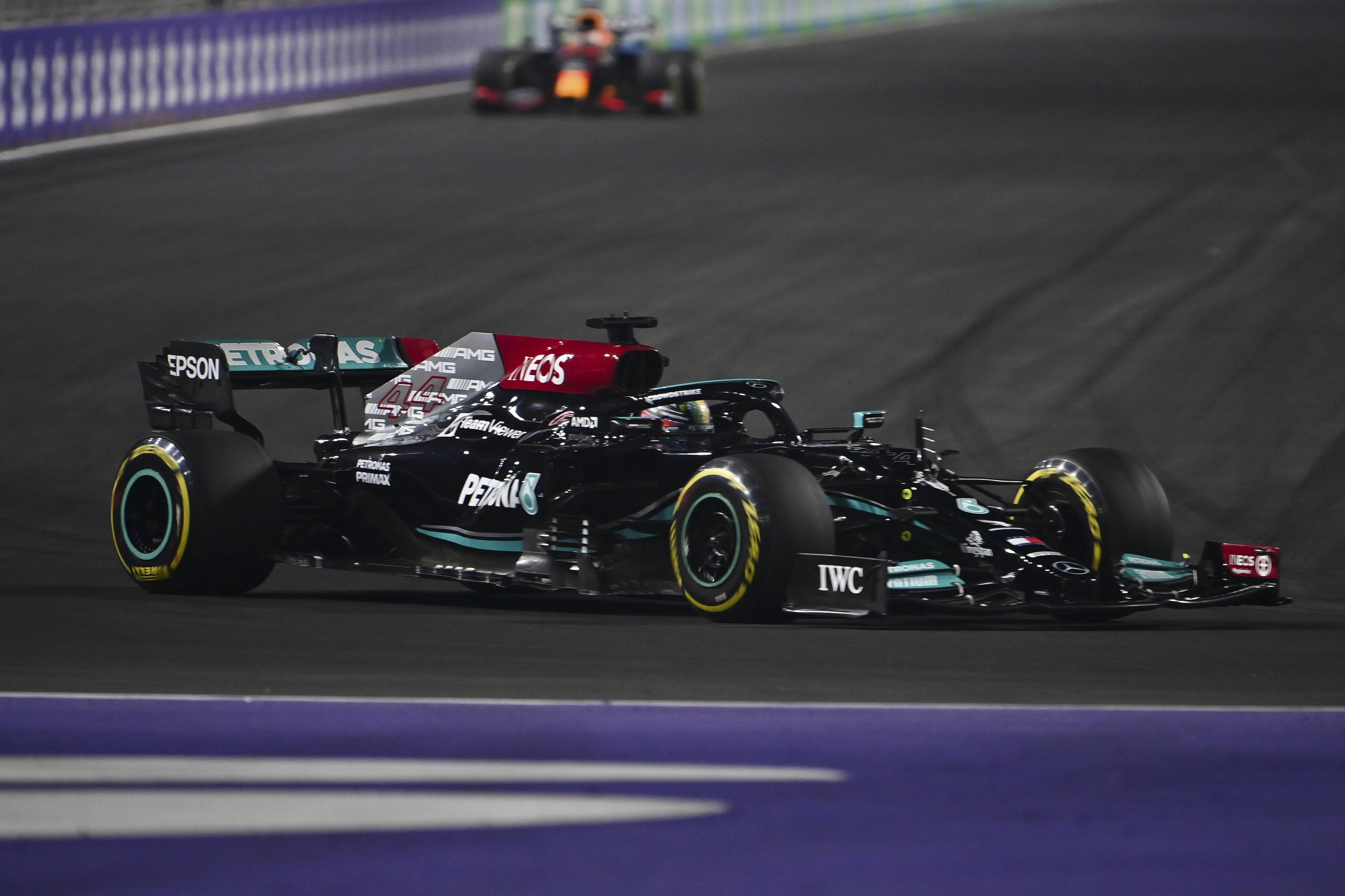 梅赛德斯完胜红牛二队，汉密尔顿高光表现